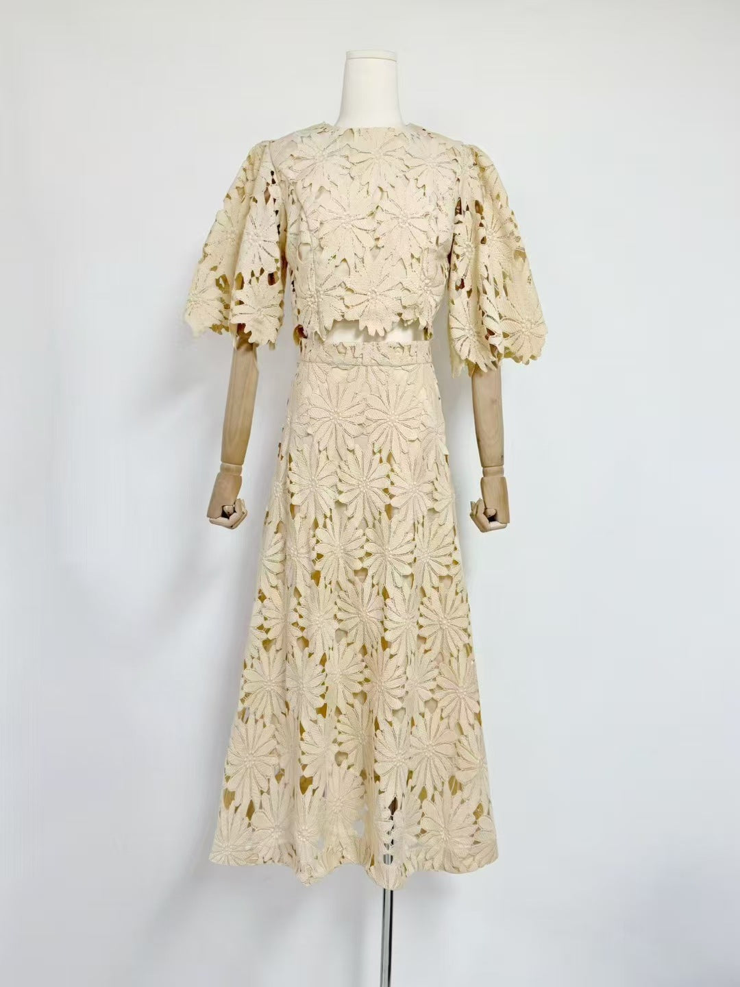 Spring And Summer Embroidery Hollow Round Horn Short Top + Holiday Water-Soluble Lace Skirt Dress Suit