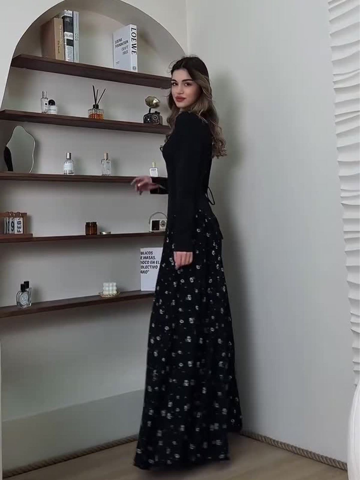 2025 Temperament Long-Sleeved Design Round Collar Small Broken Floral Dress Dress Dress Woman