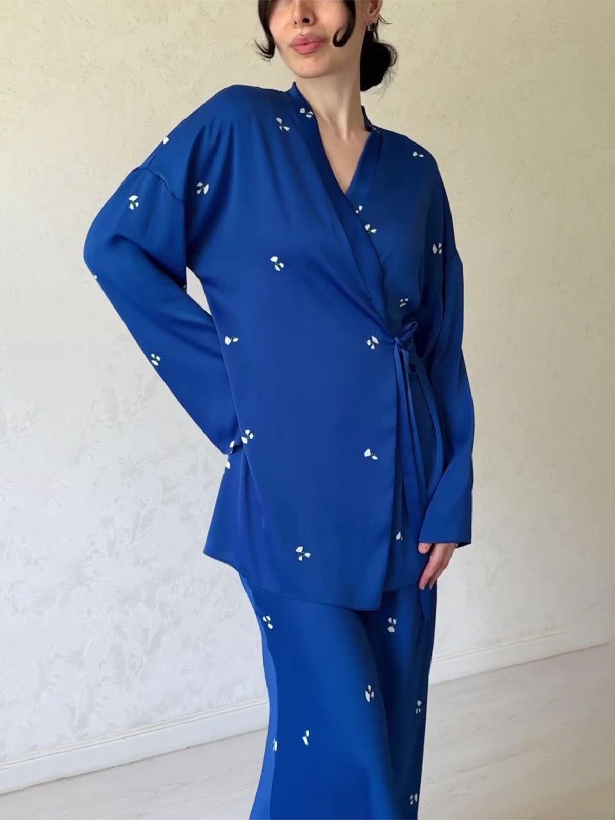 New Printed Round-Necked Long-Sleeved Dress Fashion Waist-Hanging-Sense-Sense-Sense-Snender Dress Suit