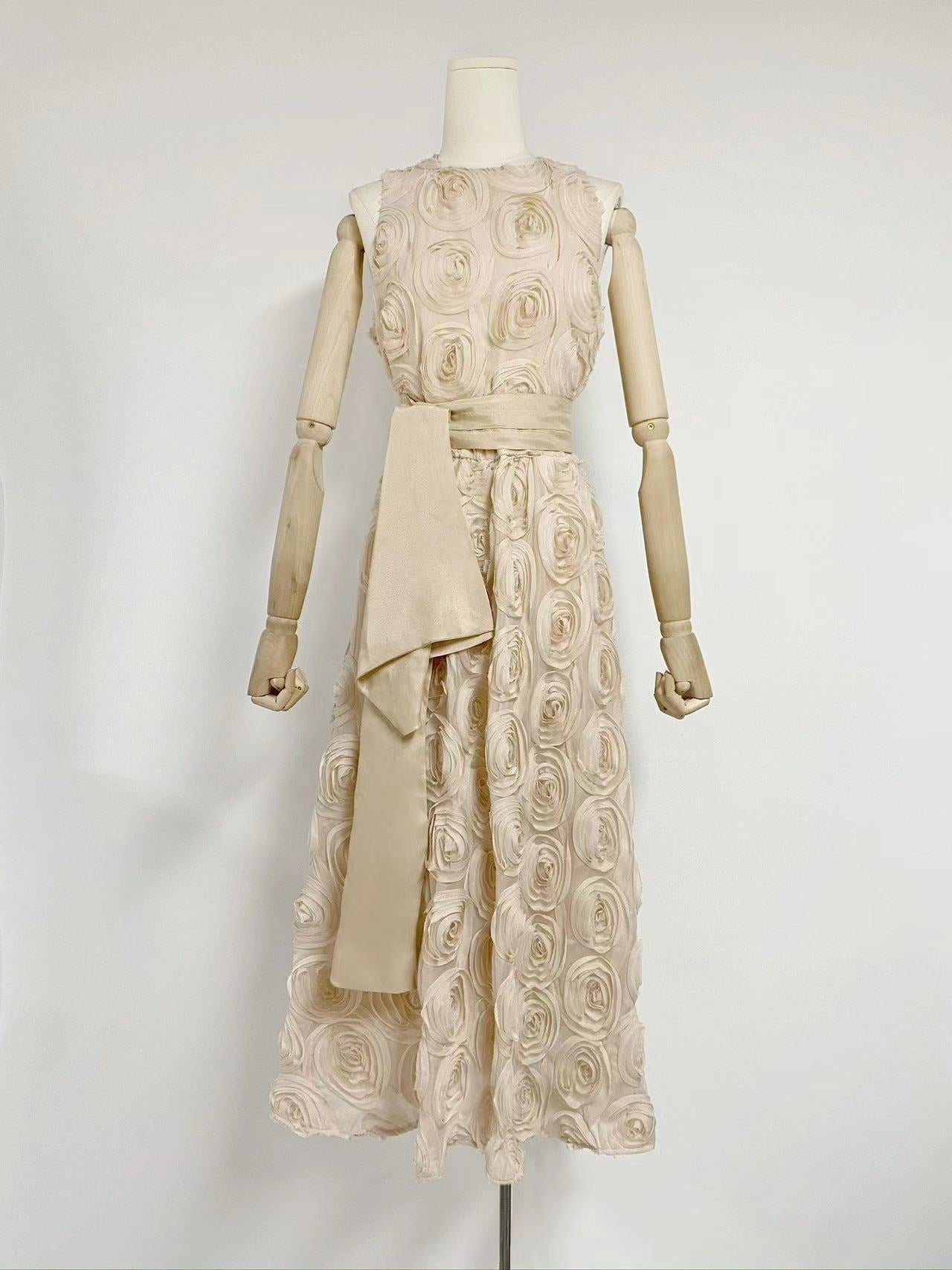 Summer New Round-Neck Sleeveless Three-Dimensional Flower Belt To Receive Long-Term Dress Women