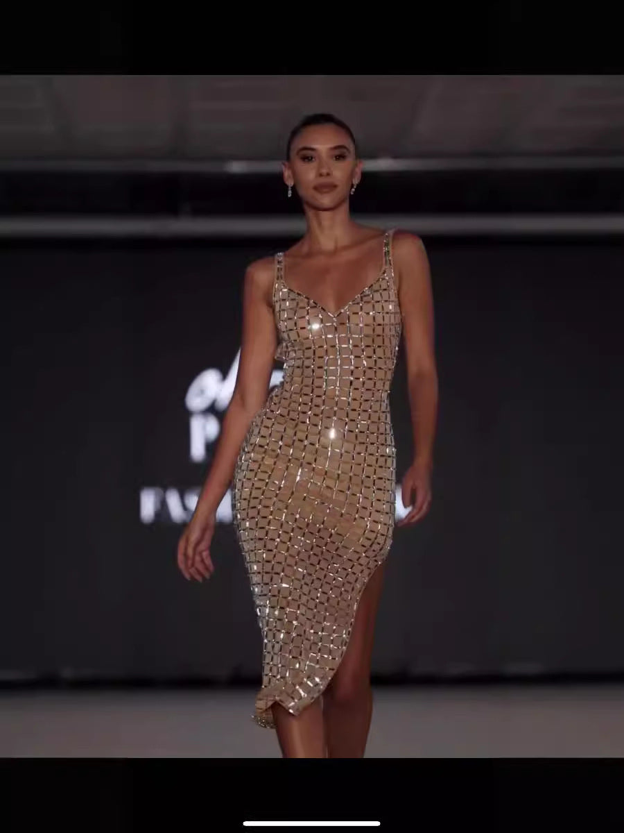 24 Years Autumn And Winter Sexy Geic V-Neck Irregularly De-Positioning Cut Hot Diamond Skirt