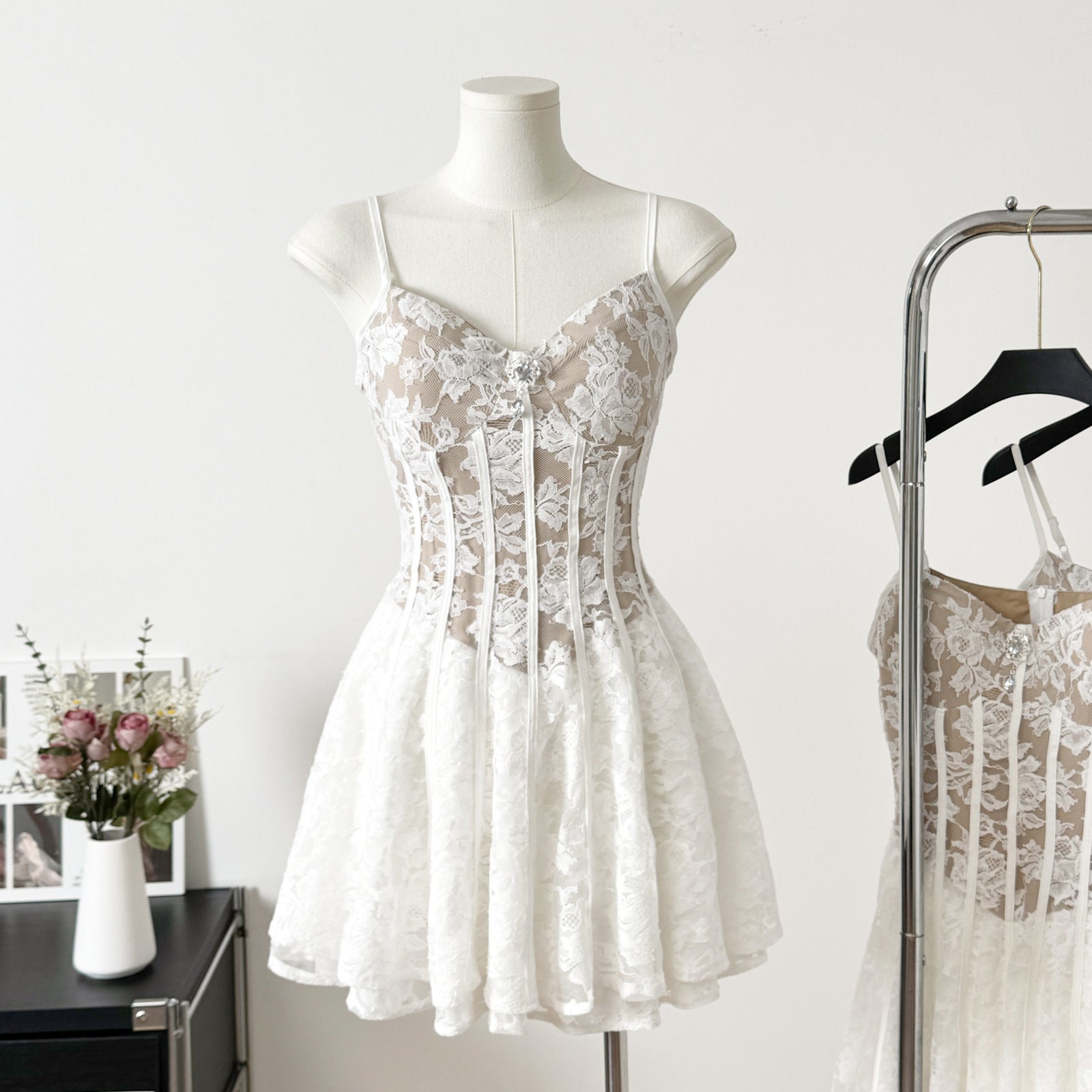 Spring And Summer Vietnam Design Sense Niche Fairy-Collar Sexy Wrapped Brat Horn Sleeves To Close The Waist Folded Lace Dress