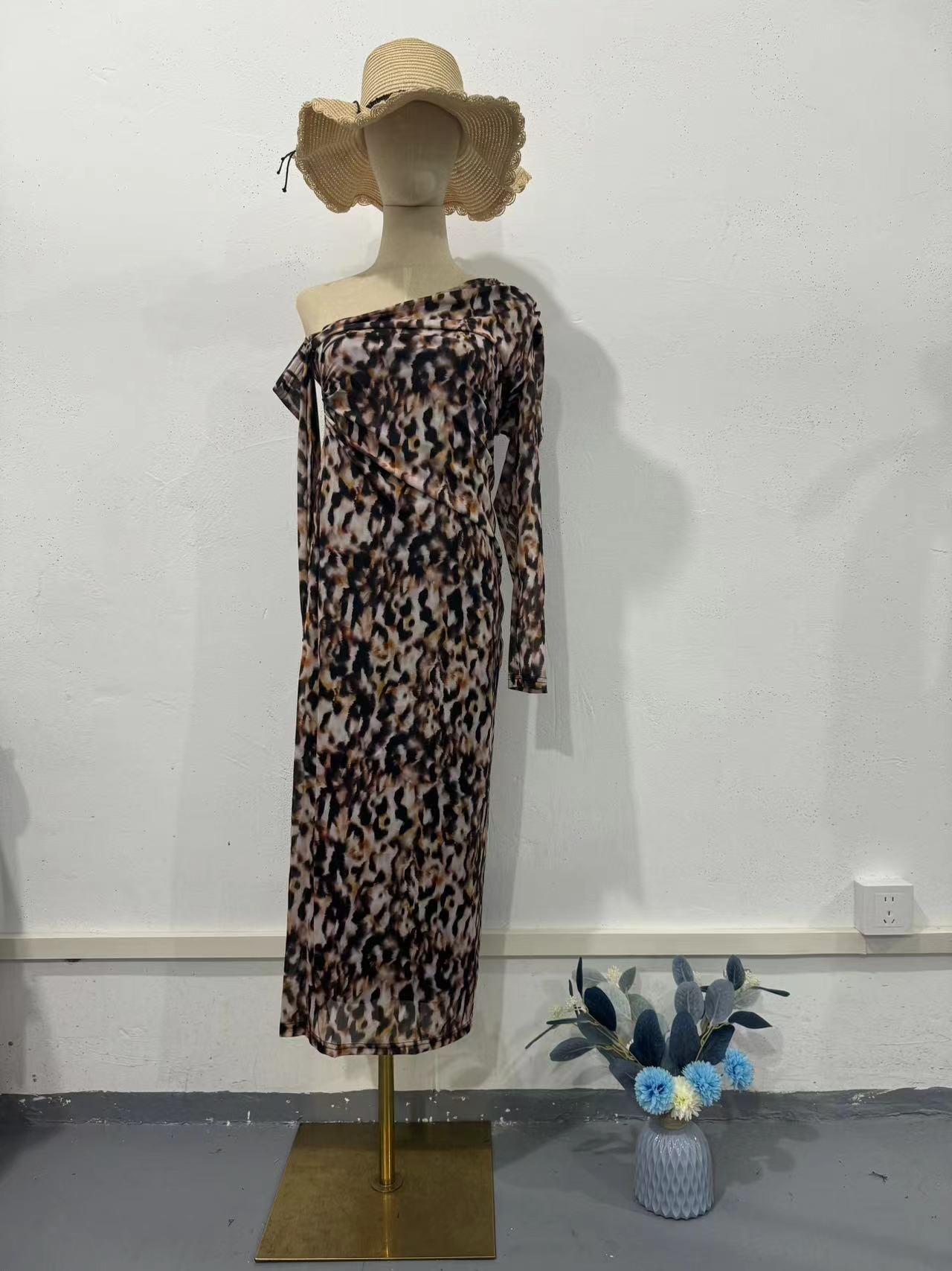 2024 New Leopard-Print Twilled Long-Sleeved Long Temperament Dress Woman