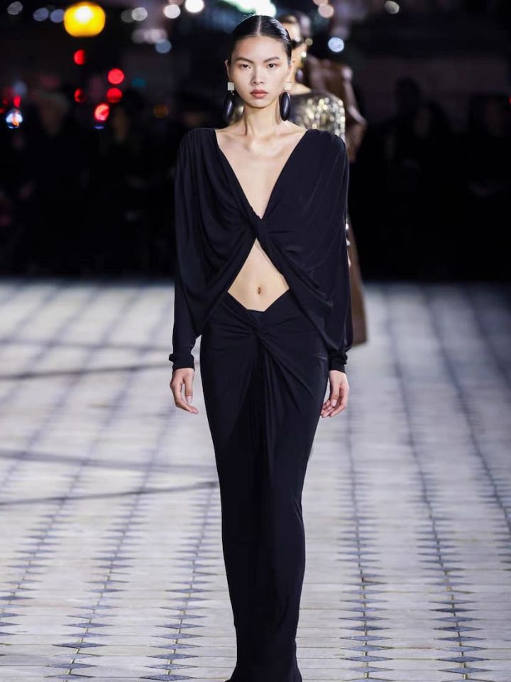 Autumn Street Fashion Trend Sexy Deep V Kinesi Folded Temperament Bat Top Woman