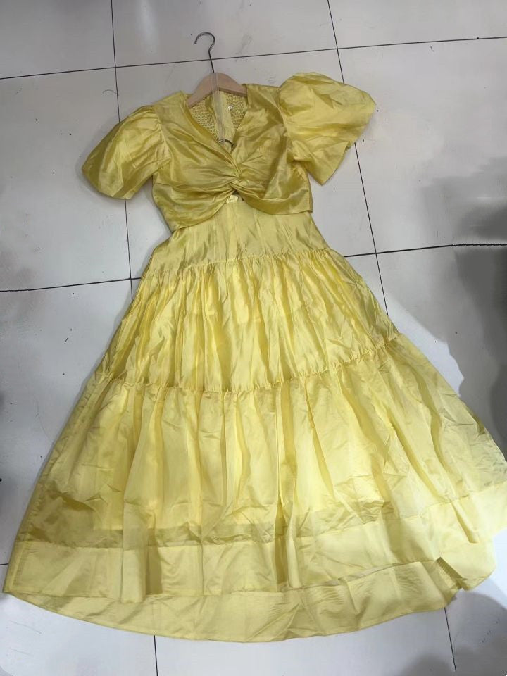 Bubble Bubble Sleeve Short Sleeve Back Single Buckle Kinesion Wrapped Blouse + High Waist Half-Dress Skirt Suit