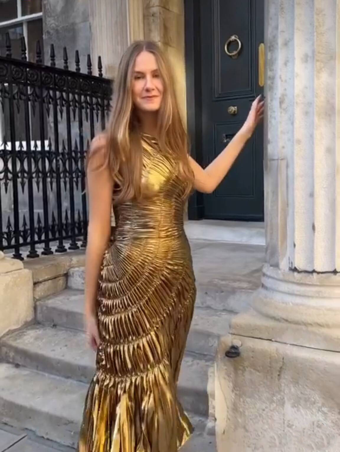 Sleeveless Sexy Hot Gold Pressed Skirt Party Dress