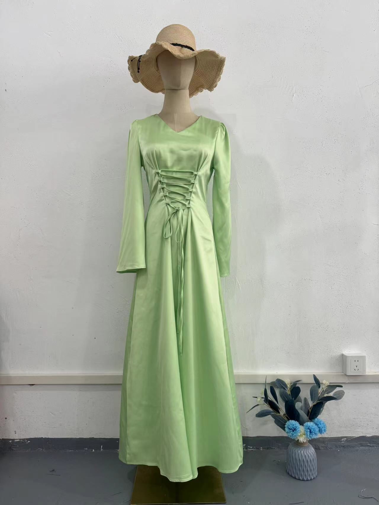 2024 New Strap To The Waist Long-Sleeved V-Neck To Repair The Famous Dress