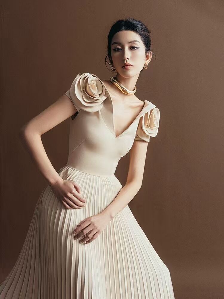 Dress Dress 2025 Spring Banquet V-Neck Three-Dimensional Big Flowers Sleeveless Famous Temperament 100-Fold Dress Dress