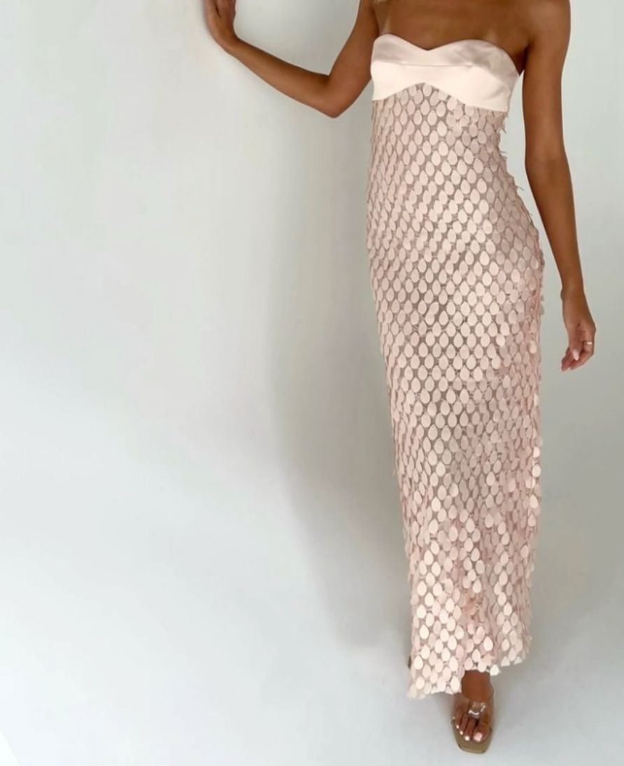 Spring And Summer New Pectoral Texture Fabric Lace Beads Dew Long Dress LX0154
