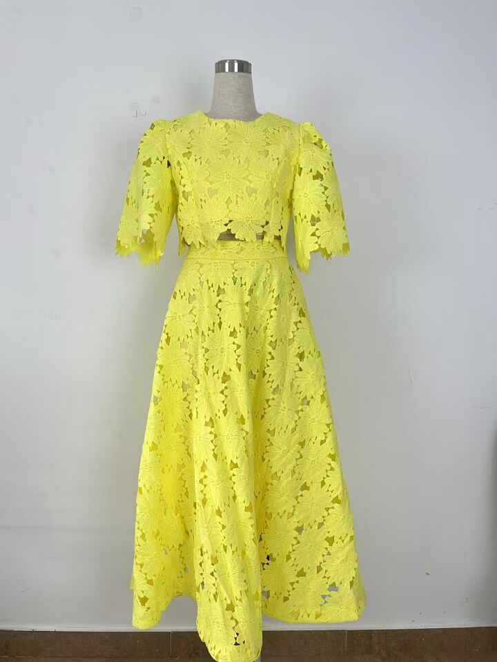 Spring And Summer Embroidery Hollow Round Horn Short Top + Holiday Water-Soluble Lace Skirt Dress Suit