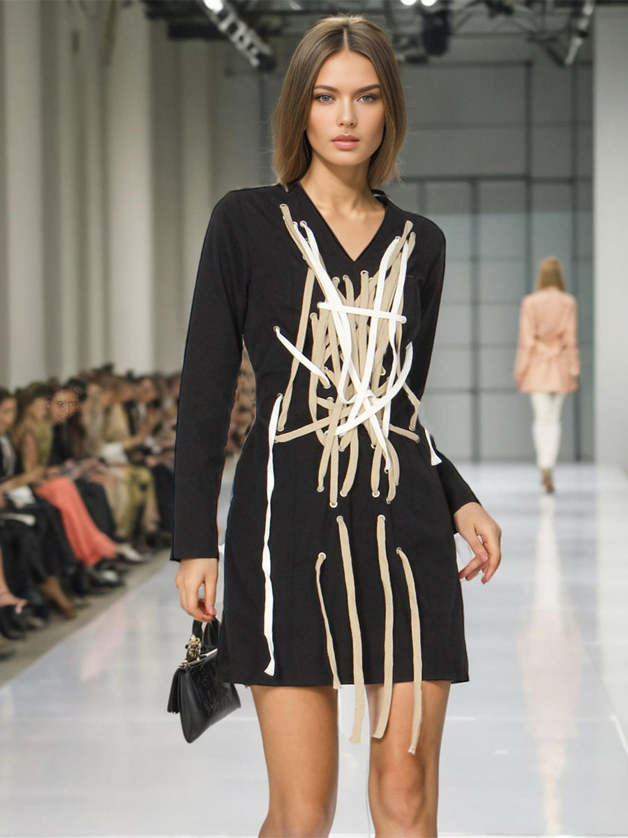 Fashion Trend Dress Women's Dress 2025 Spring New V-Neck Design Stitching Strap Strap To The Belt Short Skirt