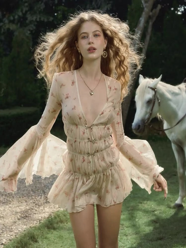 Niche Pure Lusty Sweet V-Neck Crumb Dress Horn Sleeves To Close The Waist Thin Atmosphere Holiday Dress