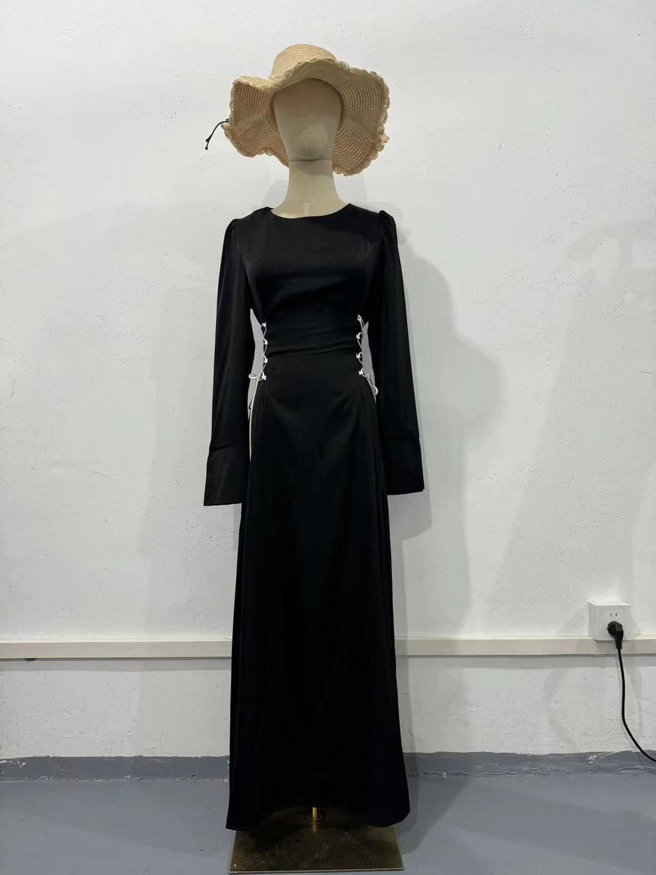 2025 Autumn New Horn Sleeve Strap Design Long Sleeves To Close The Waist Collar Dress Woman