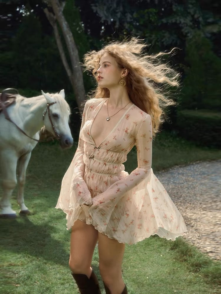 Niche Pure Lusty Sweet V-Neck Crumb Dress Horn Sleeves To Close The Waist Thin Atmosphere Holiday Dress