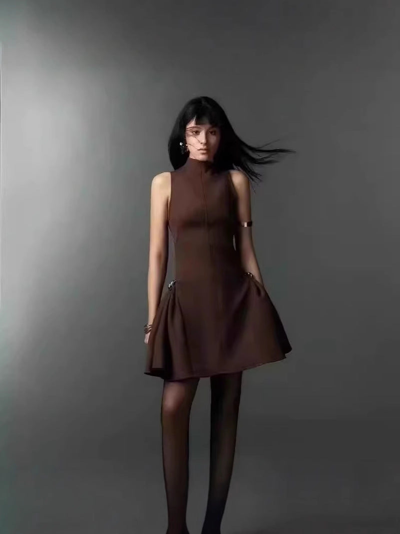 2025 Irregular Neckpei Design Peng Peng Dress Symmetrical Folds In Spring And Summer