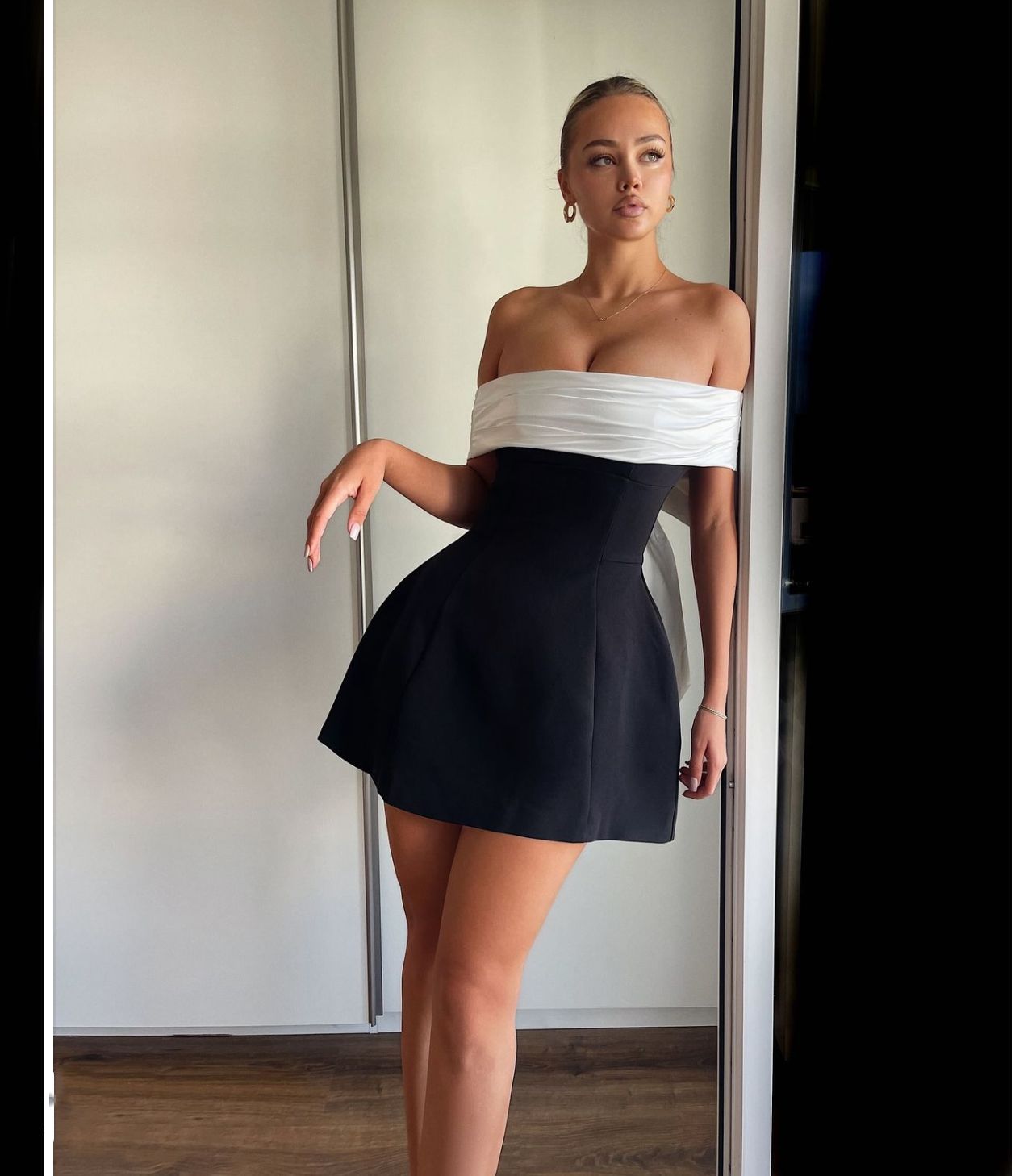 Spring And Summer Shoulder Black And White Bump Color Waist A Pendulum Design Bow Dress LX0114
