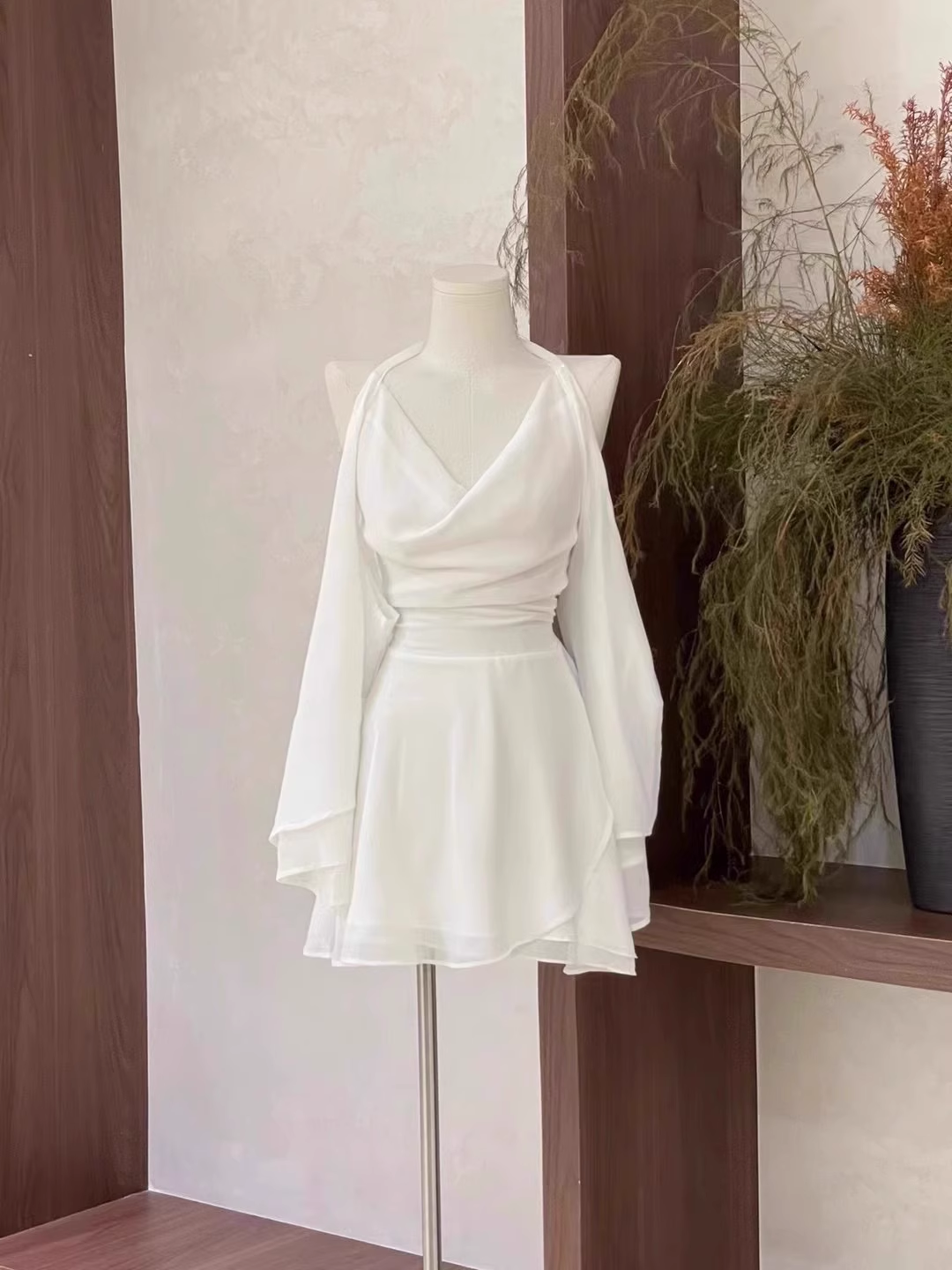 A Line Halter Ruffled White Women's Short Holiday Dresses Birthday Dress SD199