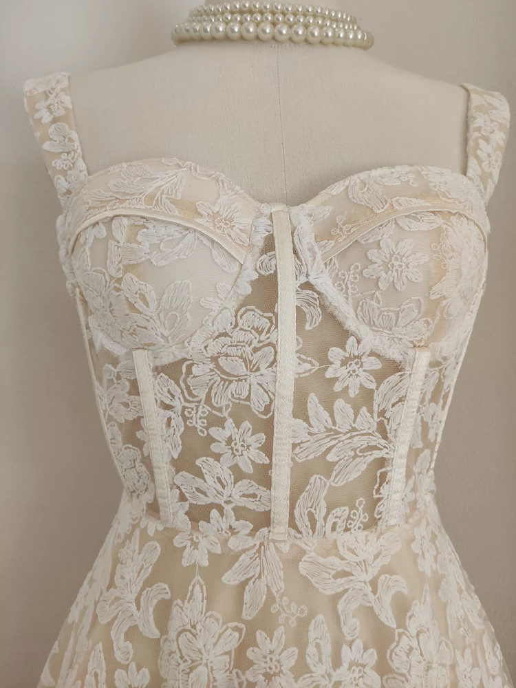 A Line Spaghetti Straps Tulle Lace White Women's Holiday Dresses SD223