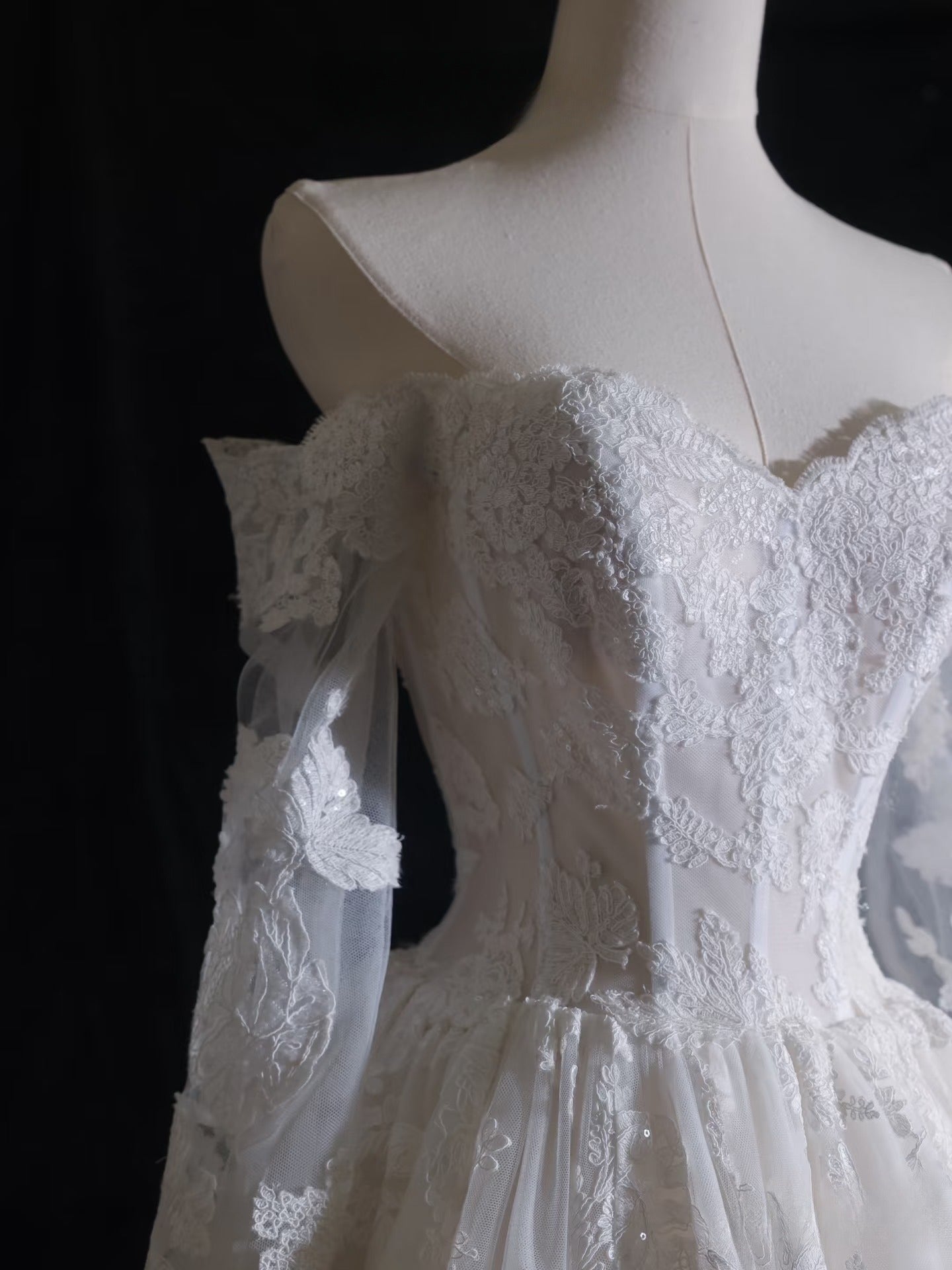 A line Off The Shoulder White Lace Long Sleeves Wedding Dresses Bridal Dress SD2327