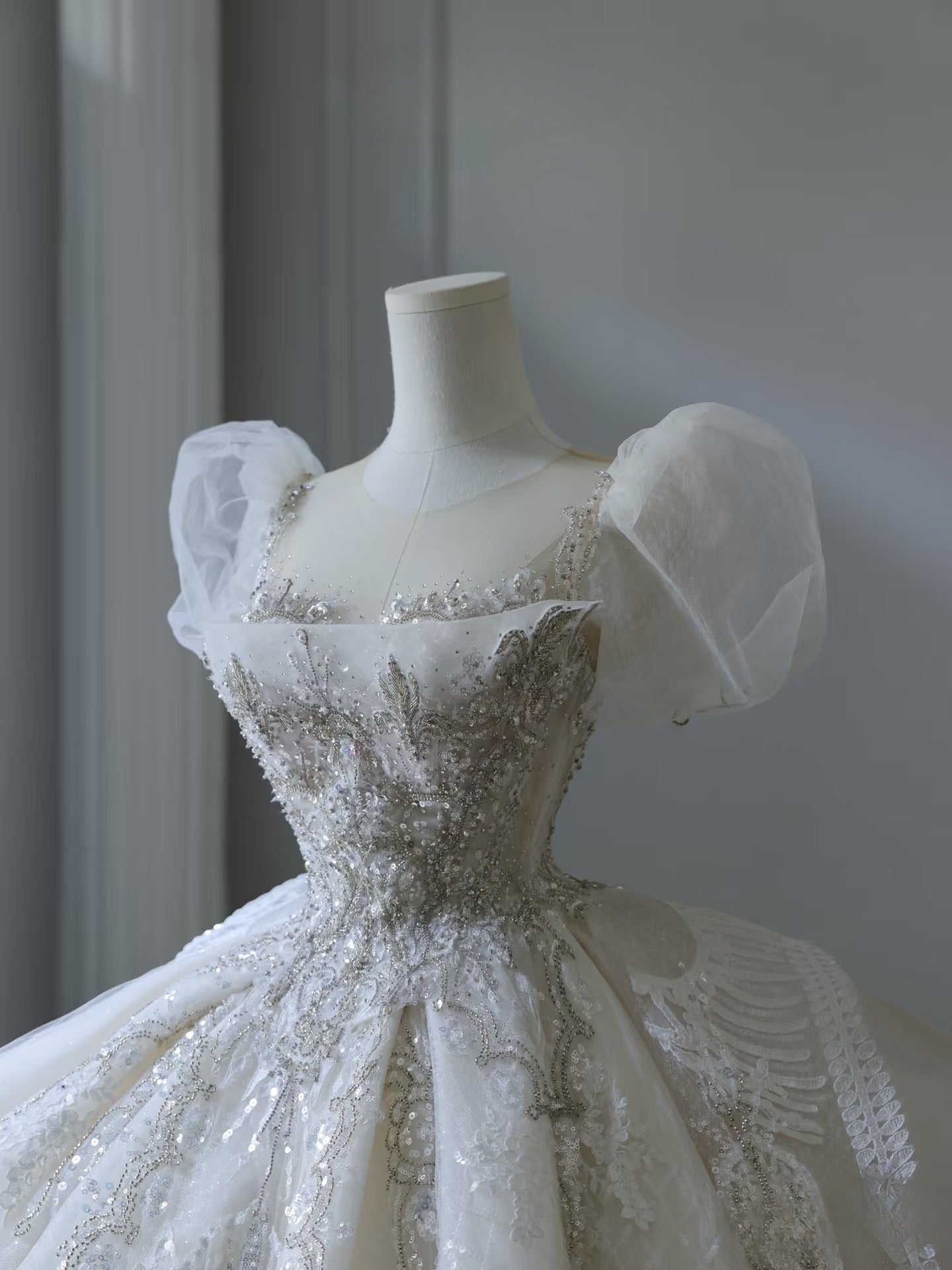 Ball Gown Off The Shoulder Short Sleeves Tulle Sequin Wedding Dresses Bridal Dress SD2480 HZ0628