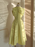 A line V neckline Satin Knee Length Homecoming Dresses Yellow Birthday Outfits SD374